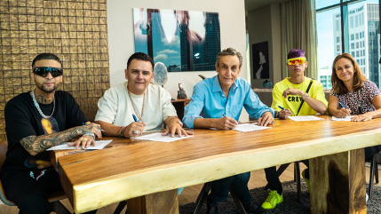 WARNER MUSIC LATINA Y RANCHO HUMILDE FIRMAN UN ACUERDO EXCLUSIVO