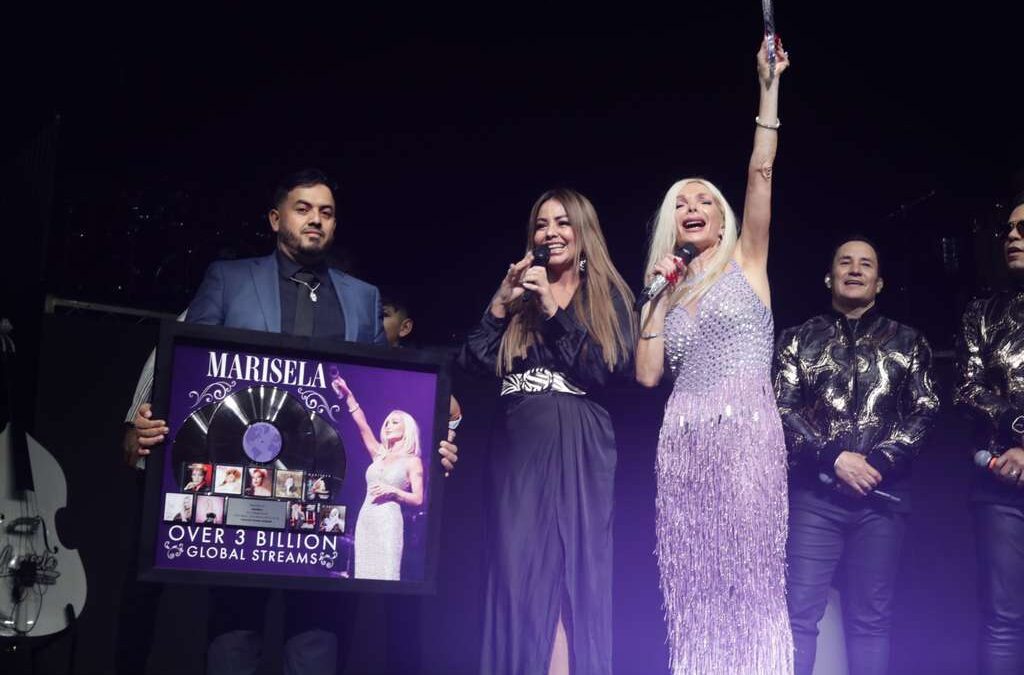 MARISELA BRILLA EN EL YOUTUBE THEATER Y RECIBE RECONOCIMIENTOS POR SU ÉXITO Y TRAYECTORIA
